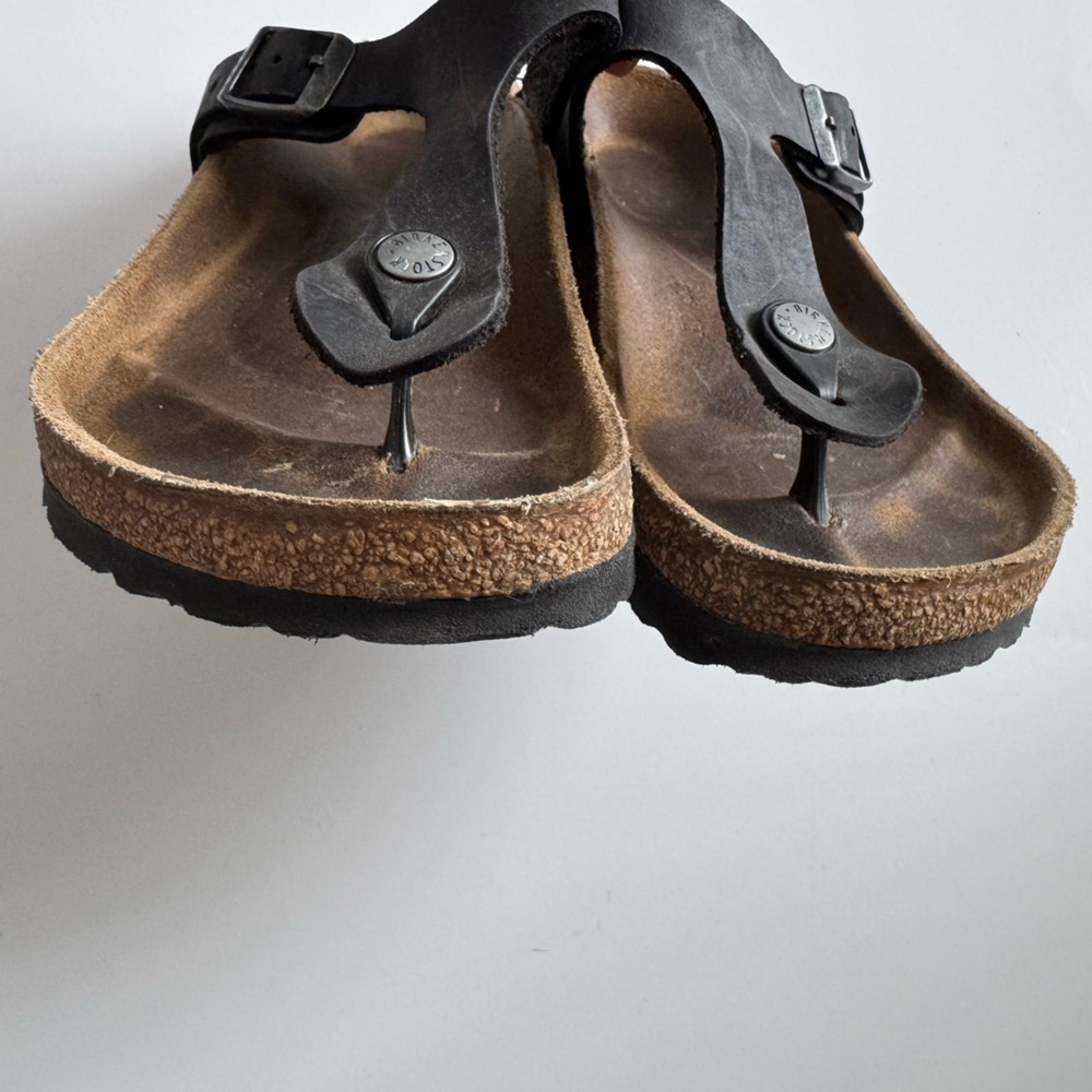 Birkenstock Gizeh Sandal in dark brown. Size: 37 - Picture 11 of 13